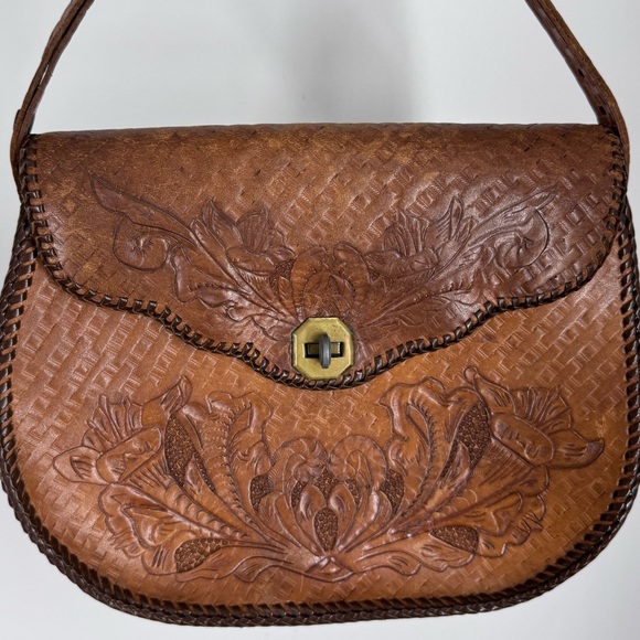 Vintage hand tooled leather bag with THE most exquisite flora fauna Fairycore - Picture 3 of 6